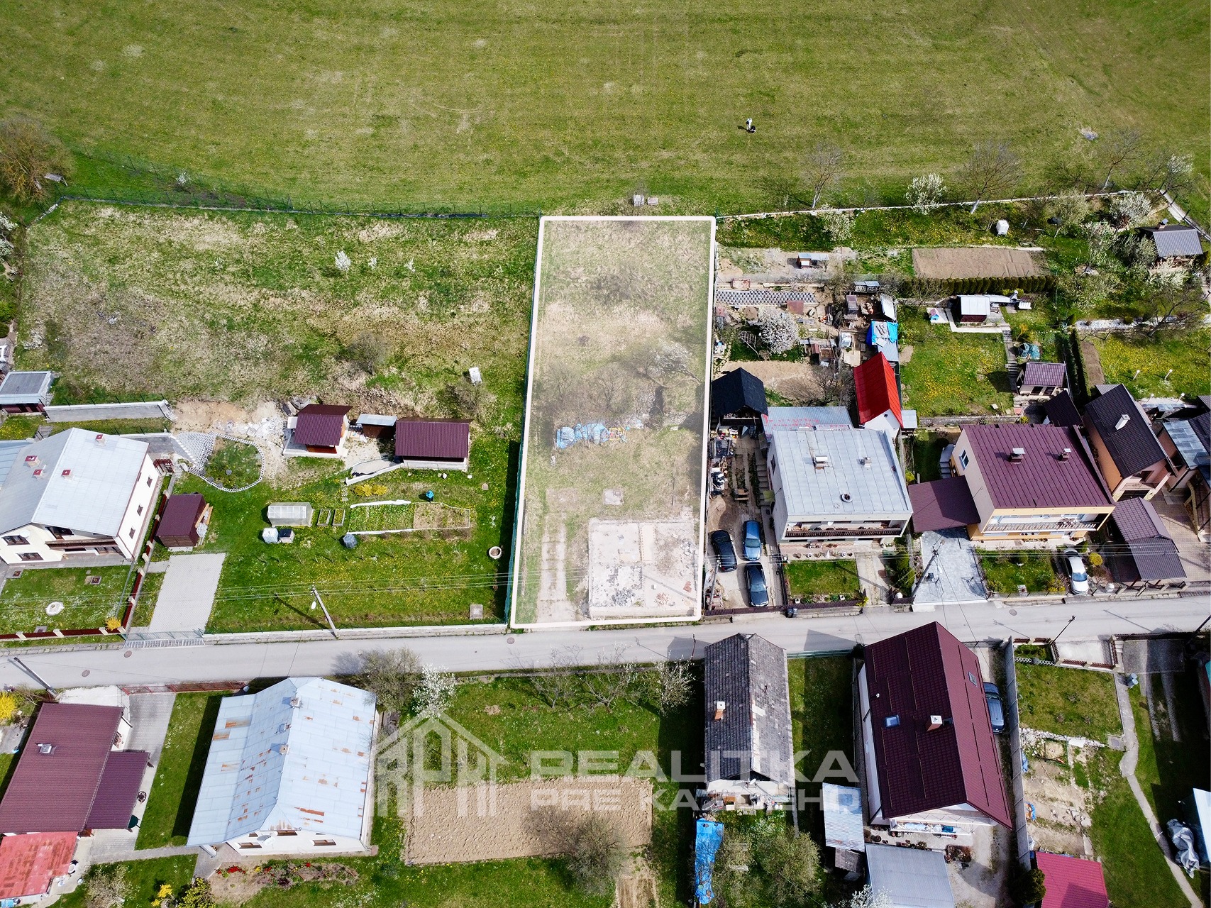 pozemok, dronový záber